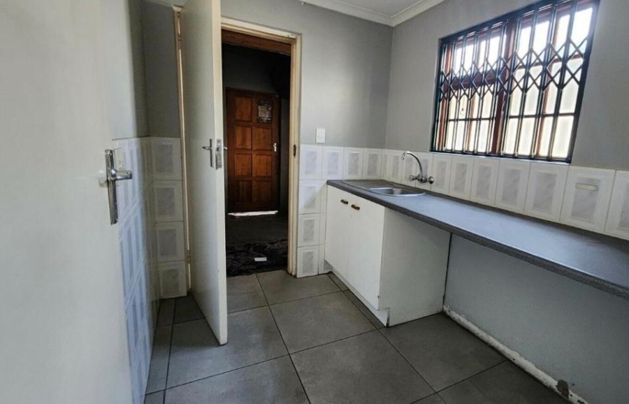  Bedroom Property for Sale in Goodwood Central Western Cape